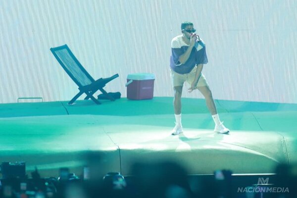 Bad Bunny se portó bonito en un espectacular show en Asunción
