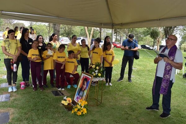 Familiares y amigos de Thirza Belén claman justicia, a un año de su muerte - Nacionales - ABC Color