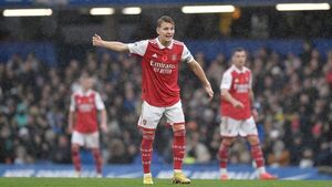 Odegaard agranda el liderato del Arsenal