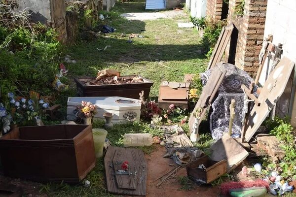 Violentan panteones del Cementerio de Tobatí - Nacionales - ABC Color