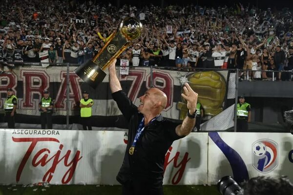 Miguel Cardona: “¡Este es el Olimpia que queremos!”  - Olimpia - ABC Color