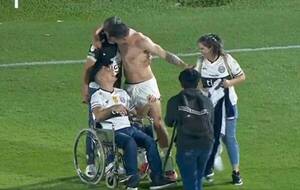 Crónica / Con la familia… ¡sí! El festejo de los peloteros con sus seres queridos y la foto “en camionada”