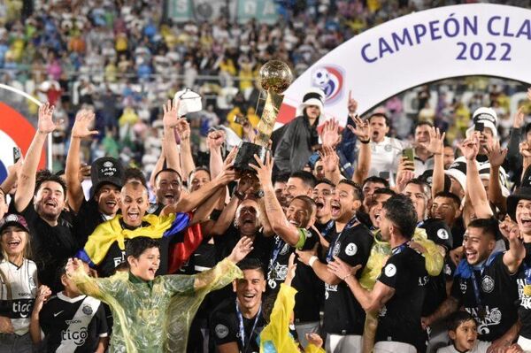 Olimpia festeja la 46 tras un sufrido partido ante Nacional