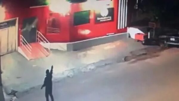 Atacan a tiros la sede de un periódico en Brasil - Mundo - ABC Color