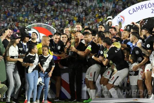 Crónica / La galería de ¡Olimpia campeón!: las súper fotos de la 46