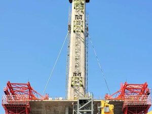 Montan los primeros cabos atirantados del costoso puente Asunción-Chaco’i - Economía - ABC Color