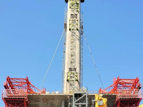 Montan los primeros cabos atirantados del costoso puente Asunción-Chaco’i - Economía - ABC Color