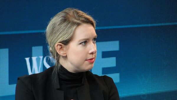 Fiscales en EEUU piden 15 años de cárcel para fundadora de Theranos