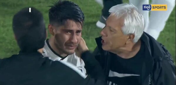 ¡Muy emotivo! El sentido abrazo entre 'Tito' Torres y Elvio Paolorroso