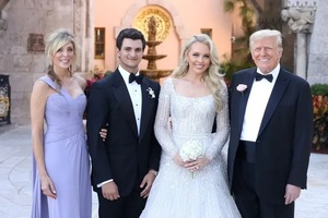 La hija menor de Donald Trump, Tiffany, se casó con un multimillonario - El Independiente