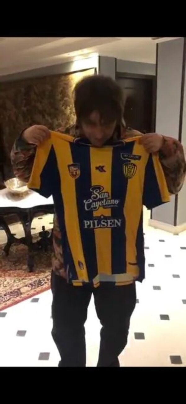 Liam Gallagher “es del Sportivo Luqueño” - Nacionales - ABC Color