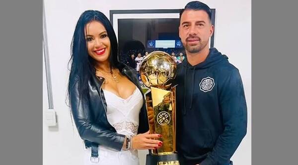 Crónica / El festejo de la "Emperadora" y su dedicatoria al "Emperador"