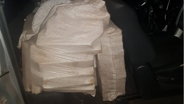Retienen camioneta de la ANDE con más de 200 kilos de marihuana