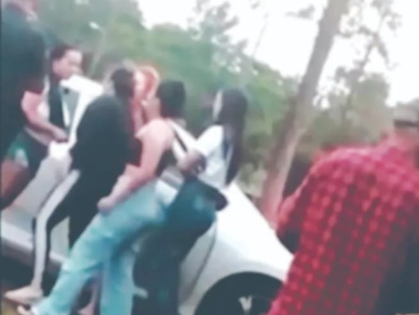 Peluquera persiguió a brasileñas que quisieron huir sin pagarle | 1000 Noticias