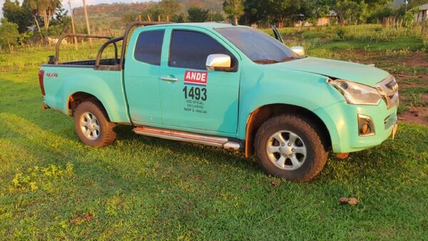 Tras persecución, hallan drogas en camioneta de la ANDE en Amambay