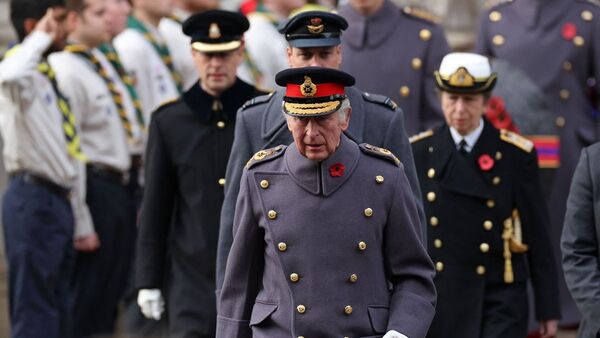 Carlos III preside como rey el recuerdo a caídos en guerras