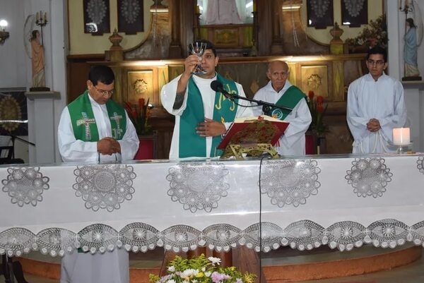 Itauguá: nuevos sacerdotes tomaron posesión de la casa parroquial y celebraron misa - Nacionales - ABC Color