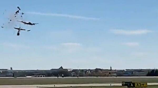 Crónica / Confirman que son seis los muertos en un choque de aviones durante show aéreo