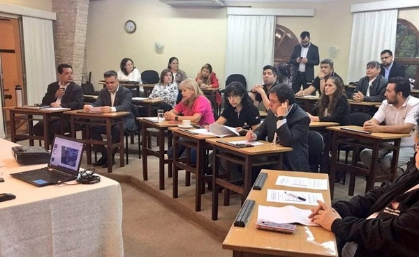 En conversatorio, analizan situación y necesidades del Ministerio Público