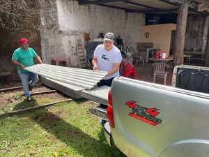 Juancho Acosta asiste a familias necesitadas tras temporal del fin de semana