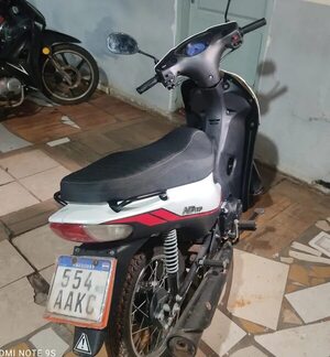 Menor de edad fue aprehendido llevándose una moto aparentemente robada  - Policiales - ABC Color