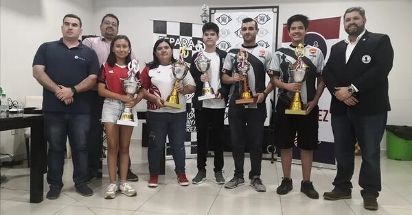 Ajedrez: Vargas y Cáceres, en lo más alto - Polideportivo - ABC Color