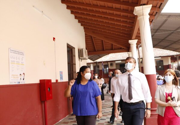 Más del 90% de los docentes recibieron la vacuna anticovid, dice titular del MEC | 1000 Noticias