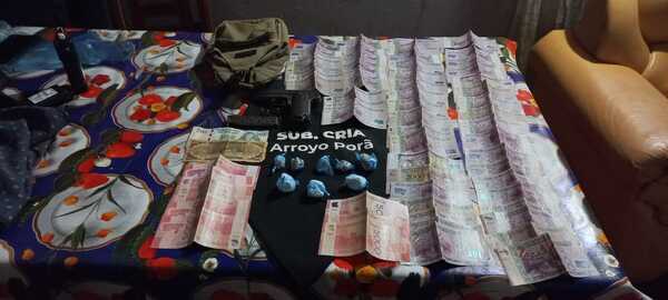 APREHENDIERON A UNA PERSONA CON ESTUPEFACIENTES, ARMA DE FUEGO Y DINERO