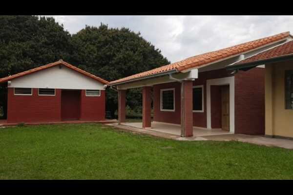 HURTARON 10 NOTEBOOKS DE UNA ESCUELA DE GRAL. ARTIGAS