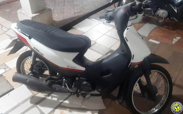 Vecinos atrapan a un menor tras hurto de moto •