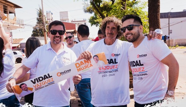 Vidal Vázquez intensifica recorridos y pide que se apueste en la nueva política - La Clave