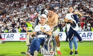 Paiva y un peculiar festejo tras el título 46