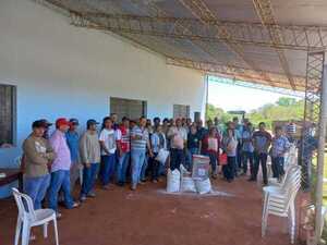 PEQUEÑOS PRODUCTORES AGRÍCOLAS DEL SUR DEPARTAMENTAL CONTINÚAN SIENDO ASISTIDOS POR LA GOBERNACIÓN DE ITAPÚA