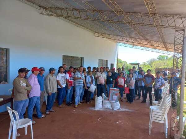 PEQUEÑOS PRODUCTORES AGRÍCOLAS DEL SUR DEPARTAMENTAL CONTINÚAN SIENDO ASISTIDOS POR LA GOBERNACIÓN DE ITAPÚA