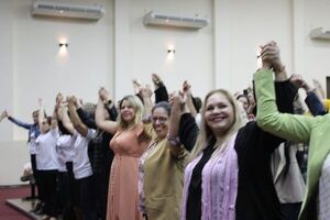 Precandidata a Diputada Erika Silvero participó del Congreso de Mujeres Líderes del Paraguay
