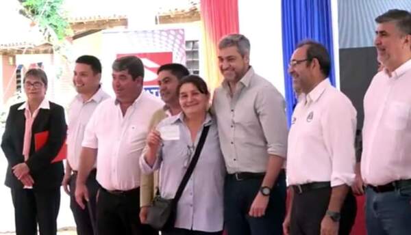El CAH realiza entrega de créditos a productores para proyectos productivos del departamento del Guairá
