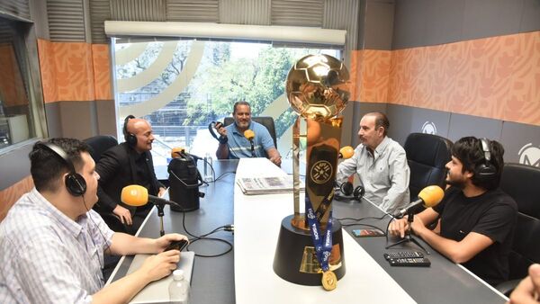 Miguel Cardona tiró bombas contra Marco Trovato