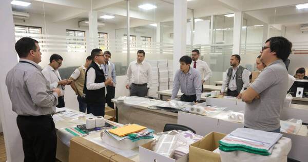 La Nación / Auditan maletines electorales que serán utilizados en el extranjero