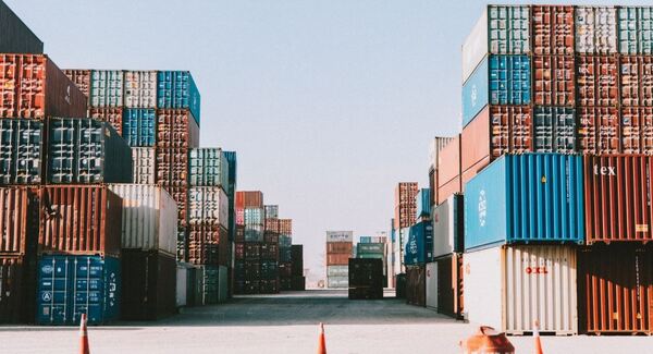 Comercio e intermediación financiera lideran la recepción de inversión extranjera en el país