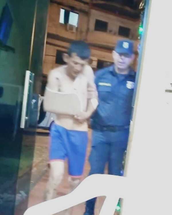Vecinos del barrio Obrero reducen a golpes a delincuente - La Clave