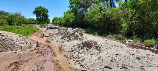 Preocupa a vecinos de Ayolas mala calidad de empedrado construido con recursos de Yacyretá - Nacionales - ABC Color