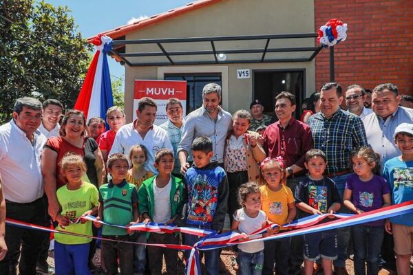 Gobierno entregó 96 viviendas a familias de Guairá - El Trueno