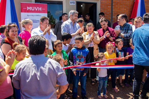 Familias guaireñas recibieron sus tan anheladas viviendas