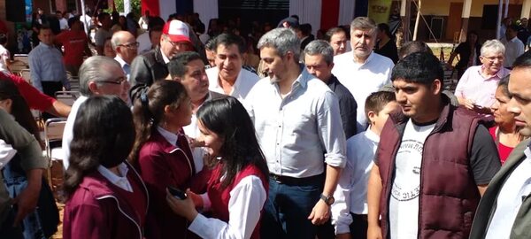 Guardias de Mario Abdo no permiten ingresar a la prensa a acto proselitista en salón municipal - Nacionales - ABC Color
