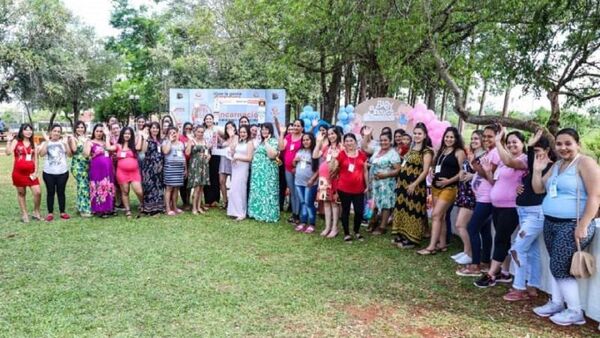 Baby shower comunitario reúne a más de 50 embarazadas en Encarnación