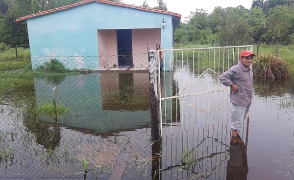 Emergencia por inundación de casas y caminos en zona de Puerto Antequera - Nacionales - ABC Color