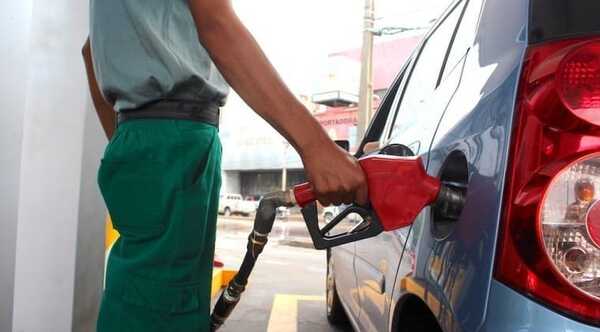 ¡Una más! El precio del combustible podría aumentar otra vez a fin de mes - Noticiero Paraguay