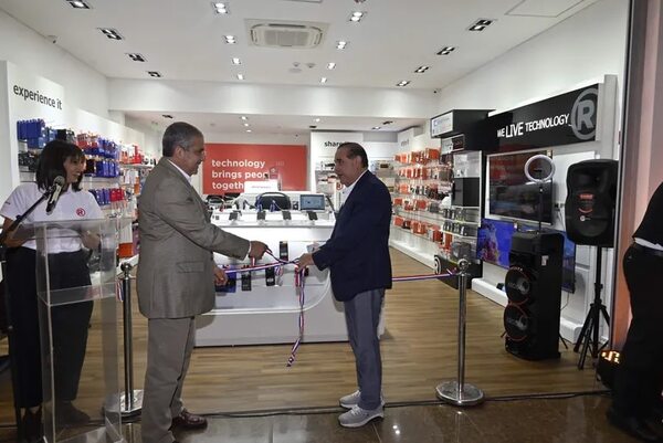 RadioShack inaugura nueva tienda en San Lorenzo Shopping de la mano del Grupo Unicomer - Social Brand - ABC Color