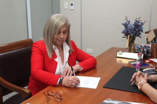 Número de postulantes a Fiscalía General se dispara en el último día