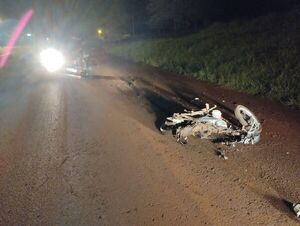 Motociclista muere en el acto al ser atropellado por una camioneta - La Clave